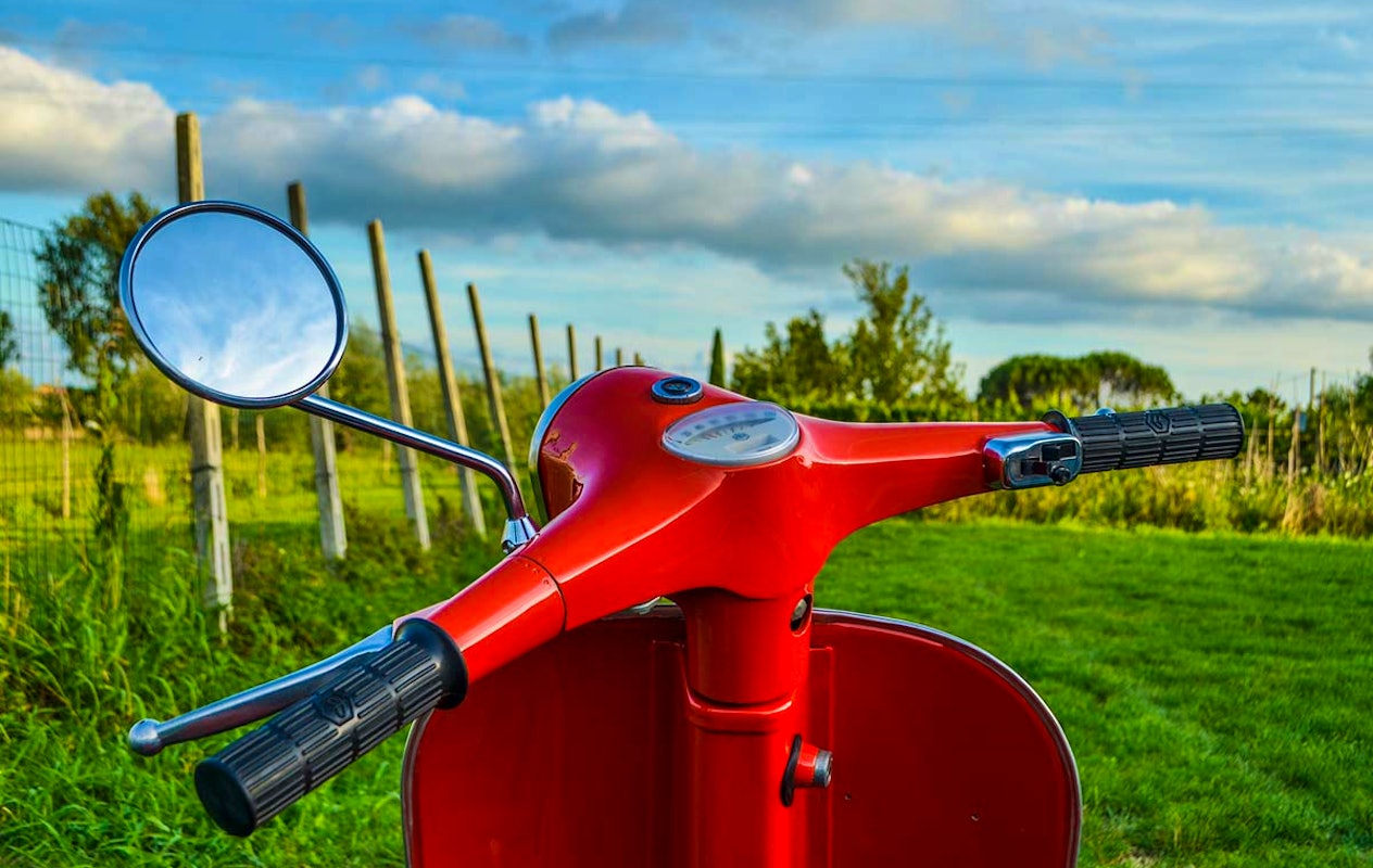 Huur een Vespa scooter voor een dag (8 uur) bij Vespa Limburg