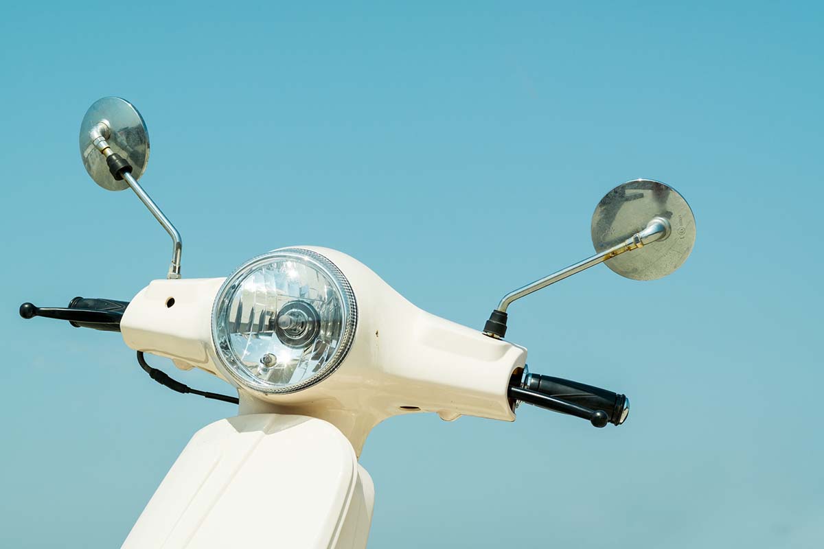Huur een Vespa scooter voor een dag (8 uur) bij Vespa Limburg
