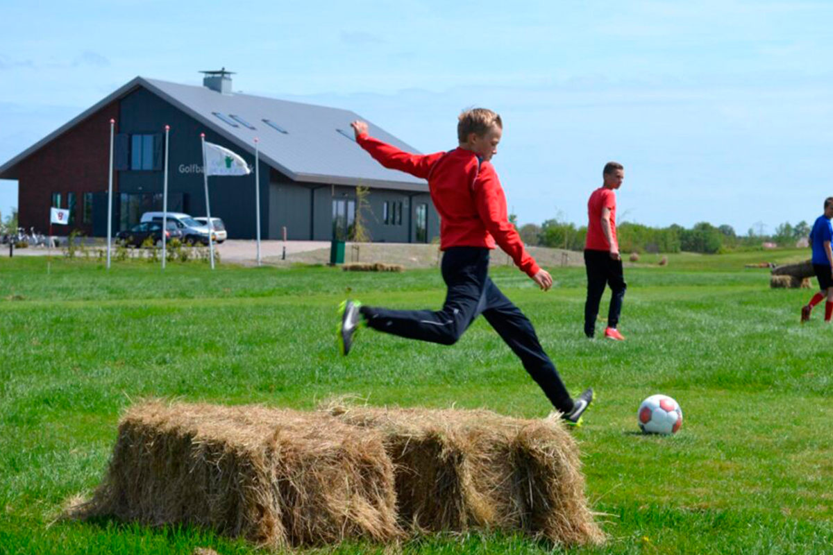 Voetgolf (18 holes) + bittergarnituur, gebak, koffie/thee én drankje