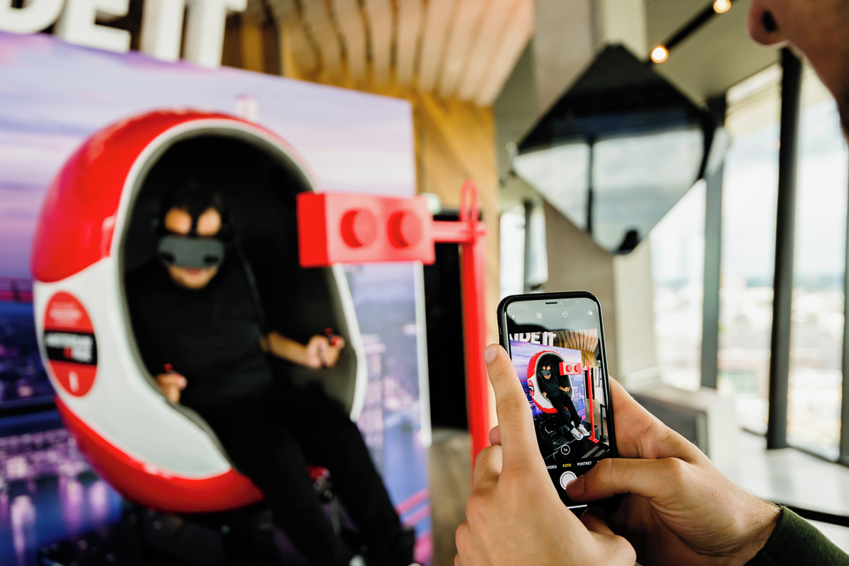 Ultimate Amsterdam VR Ride + drankje bij A'DAM VR