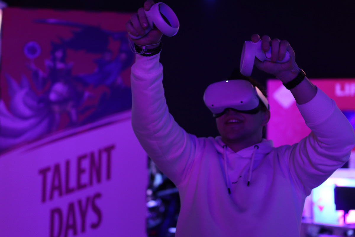 VR Herozone Experience bij H20 Esports 