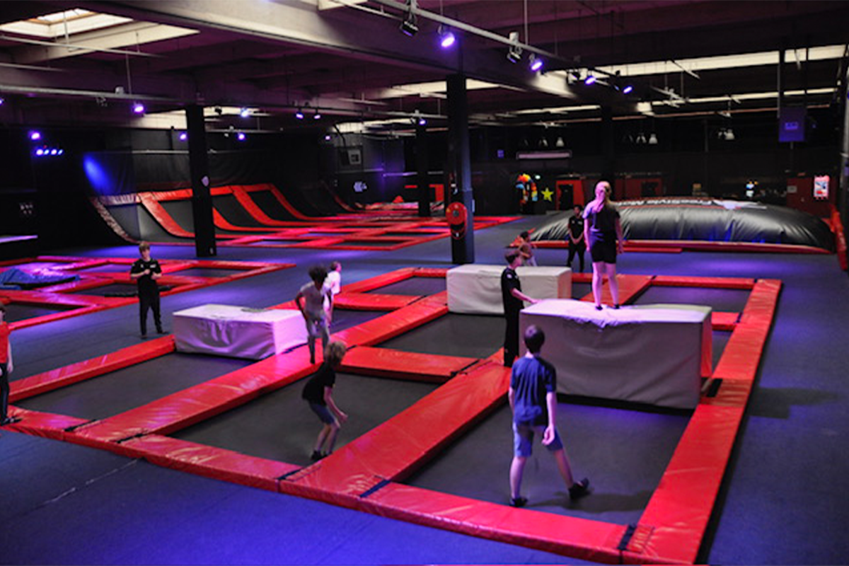 Vrij jumpen + evt. zakje chips en limonade of slush