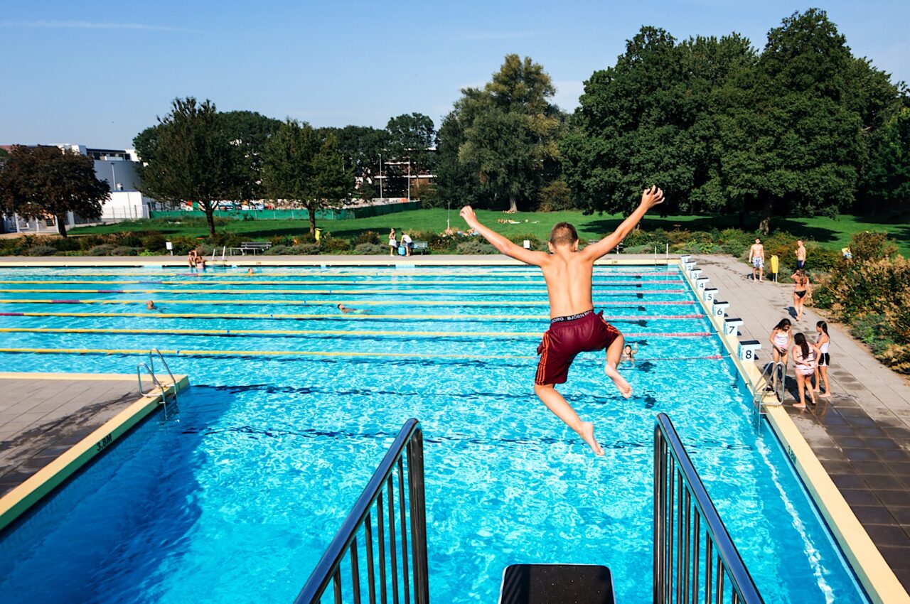 Vrijzwemmen bij Zwembad De Waterdam
