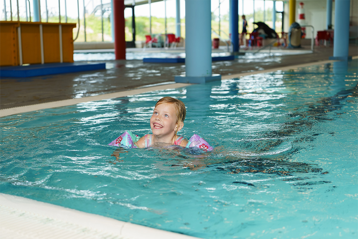 Vrijzwemmen + ranja + zakje chips bij Zwembad Lemmer
