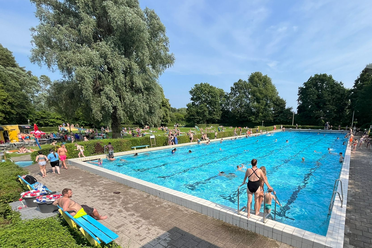 Vrijzwemmen bij Zwembad de Wijzend