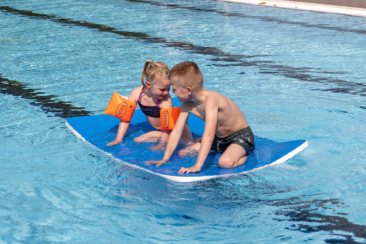 Vrijzwemmen bij Zwembad de Wijzend