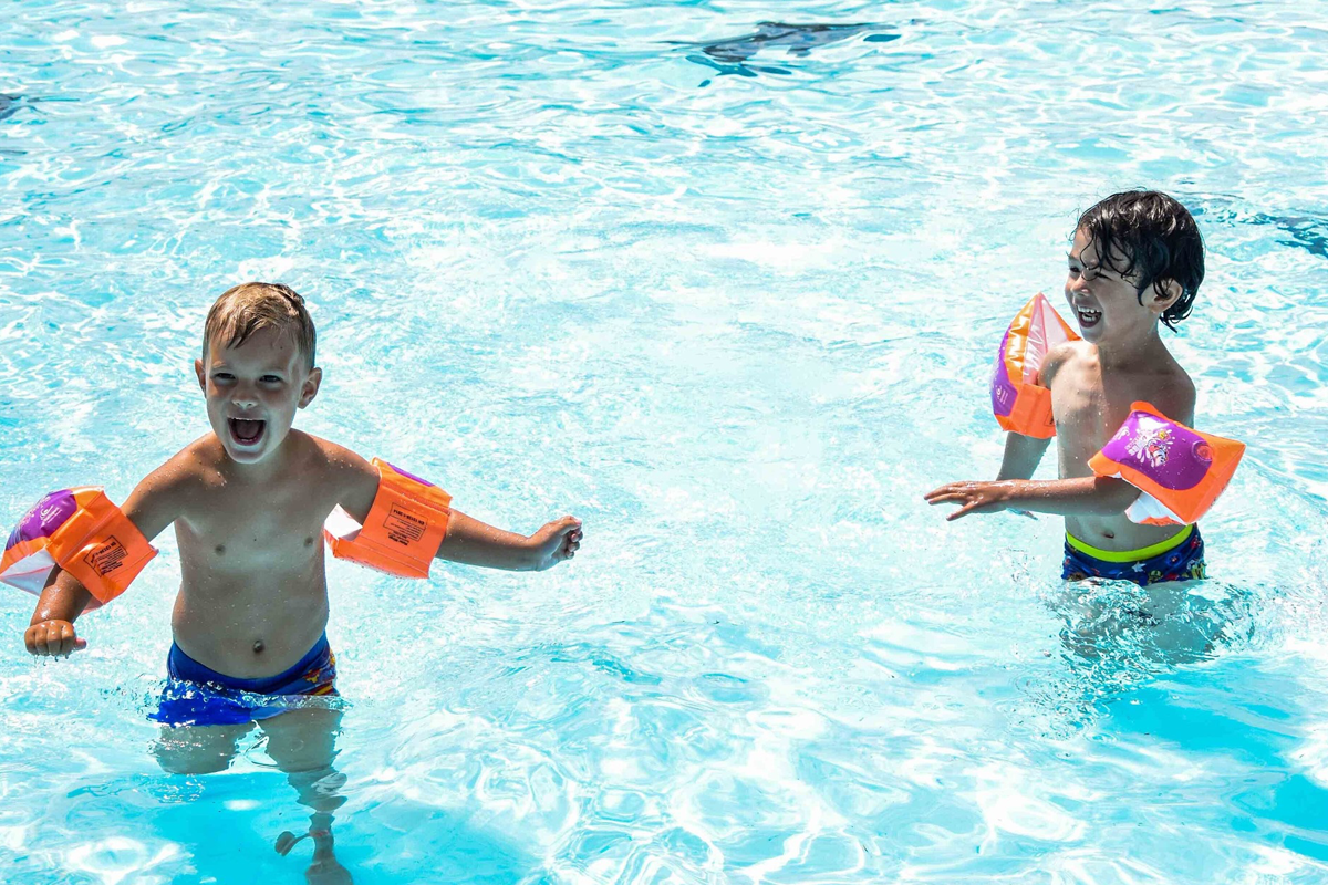 Vrijzwemmen bij Zwembad de Wijzend