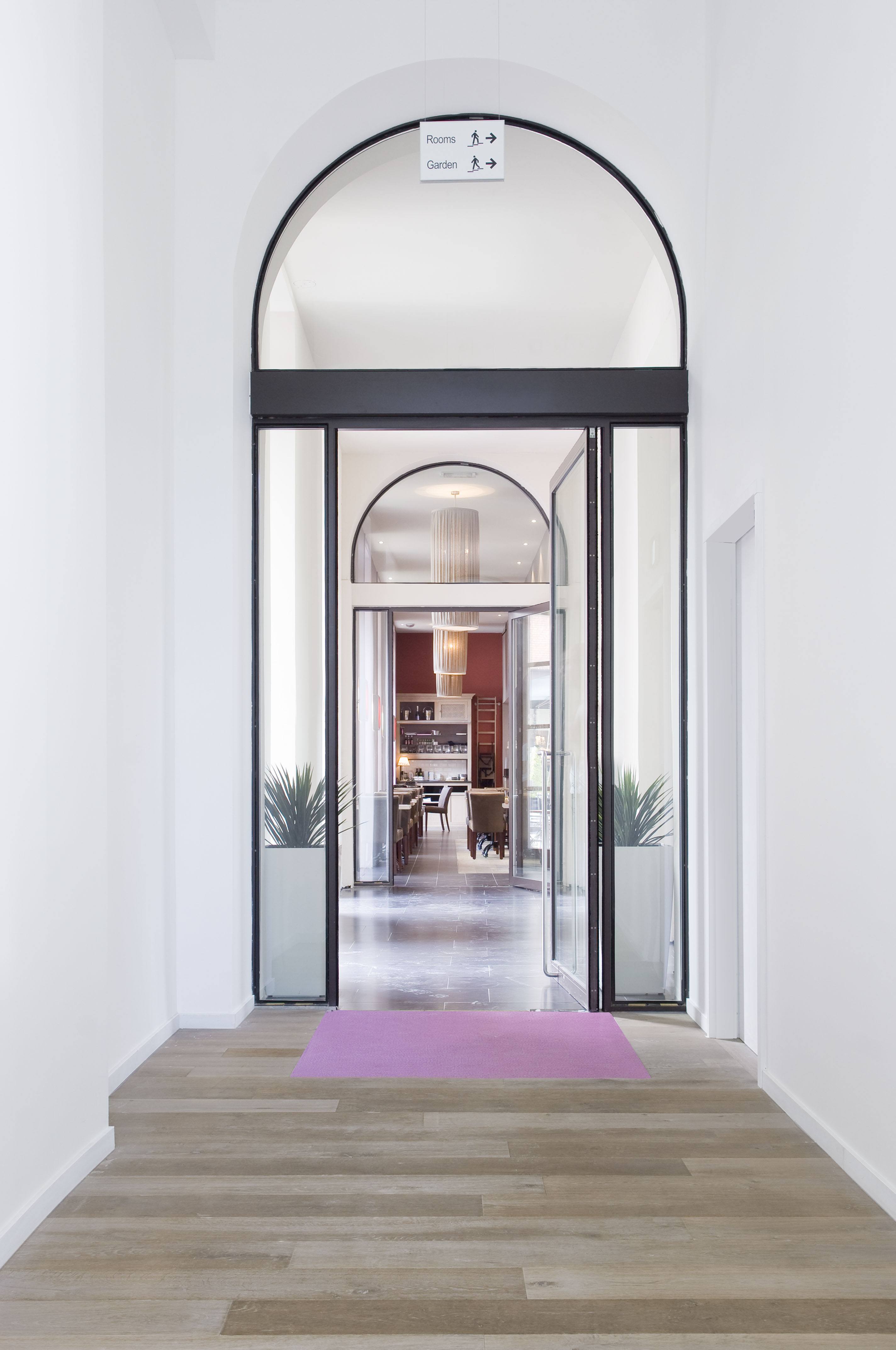 Eburon Hotel - Different Hotels