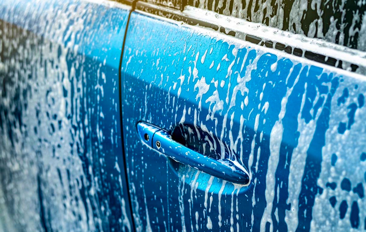 Wasbeurt bij Autoradam in Amsterdam