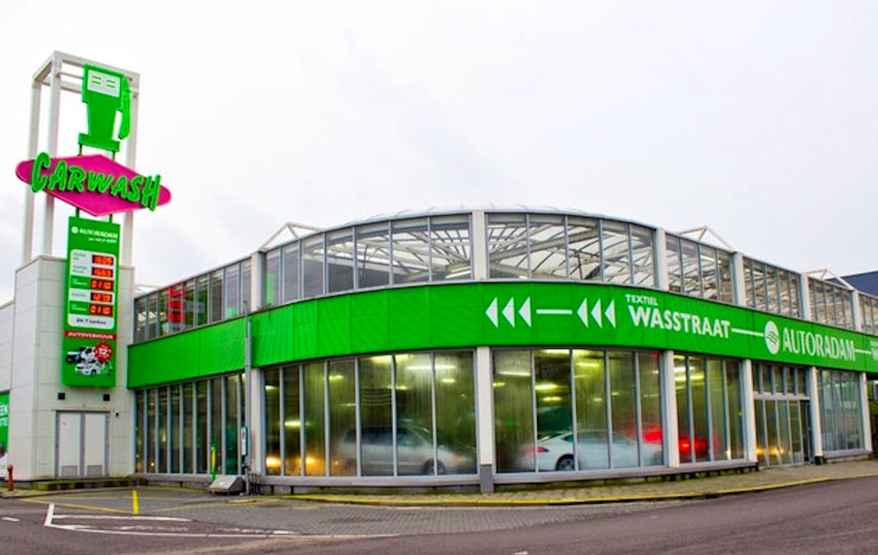 Wasbeurt bij Autoradam in Amsterdam