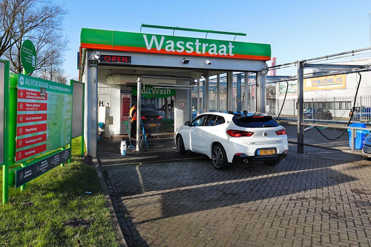Wasbeurt bij Autoradam in Amsterdam