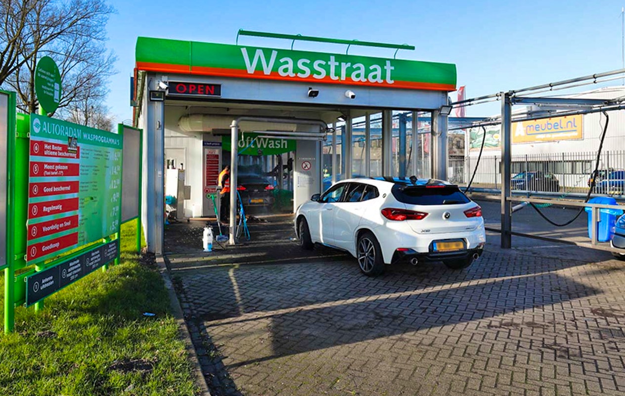 Wasbeurt bij Autoradam in Amsterdam