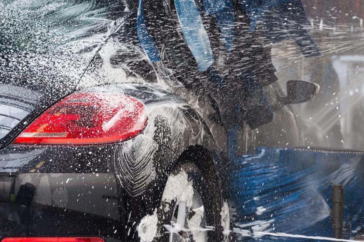 Wasbeurt bij Autowas Den Heikant