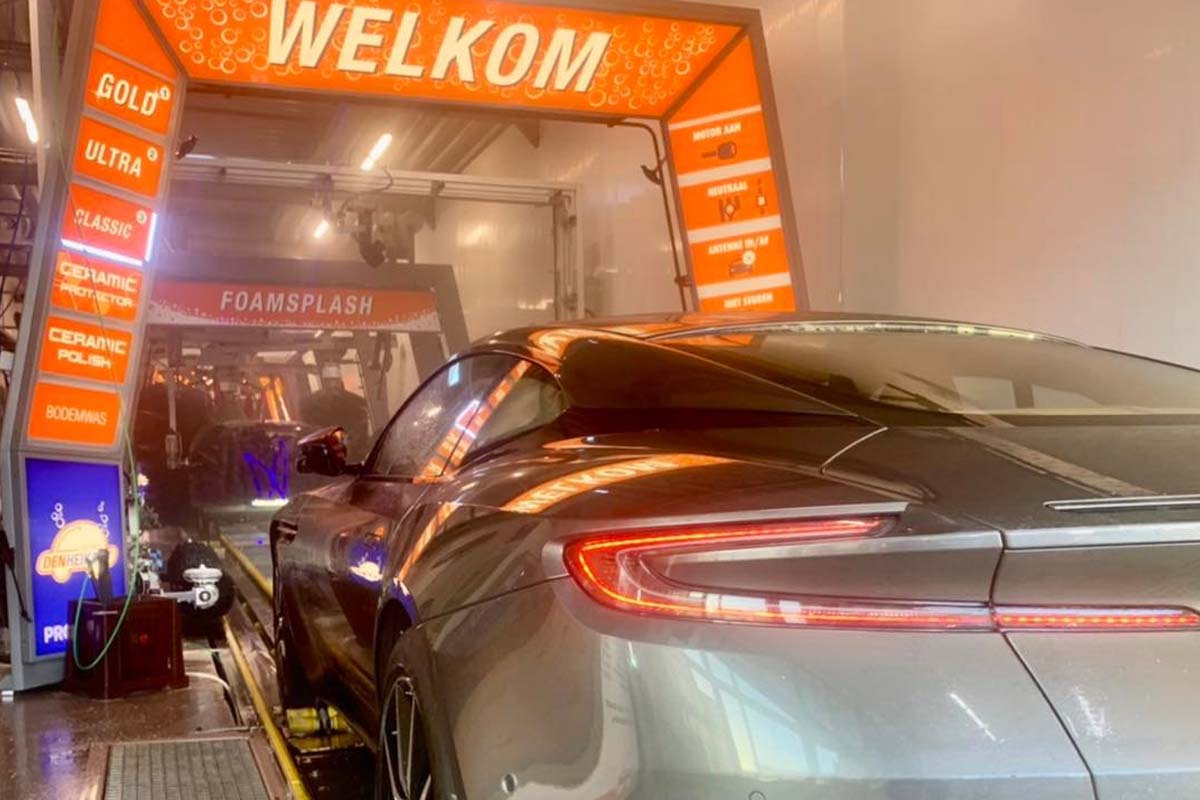 Wasbeurt bij Autowas Den Heikant