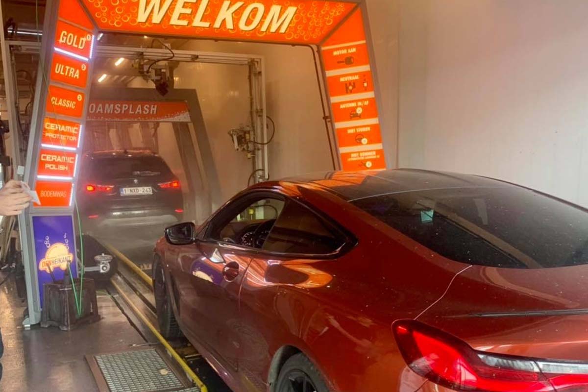 Wasbeurt bij Autowas Den Heikant