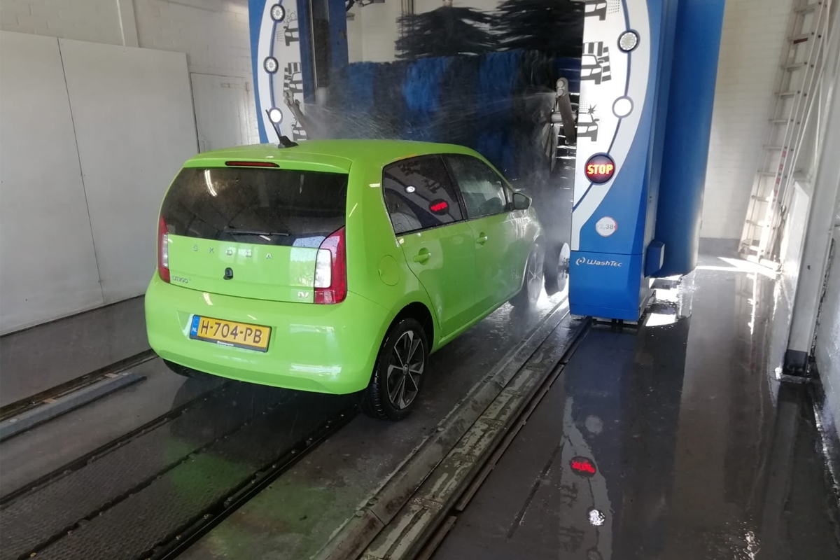 Wasbeurt bij Autowascentrum Dijkstra in Franeker