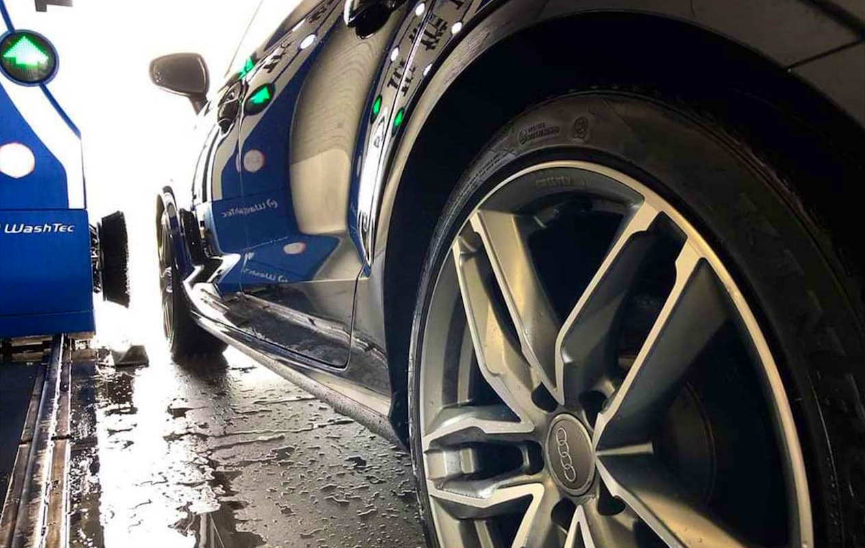 Wasbeurt bij Autowascentrum Dijkstra in Franeker