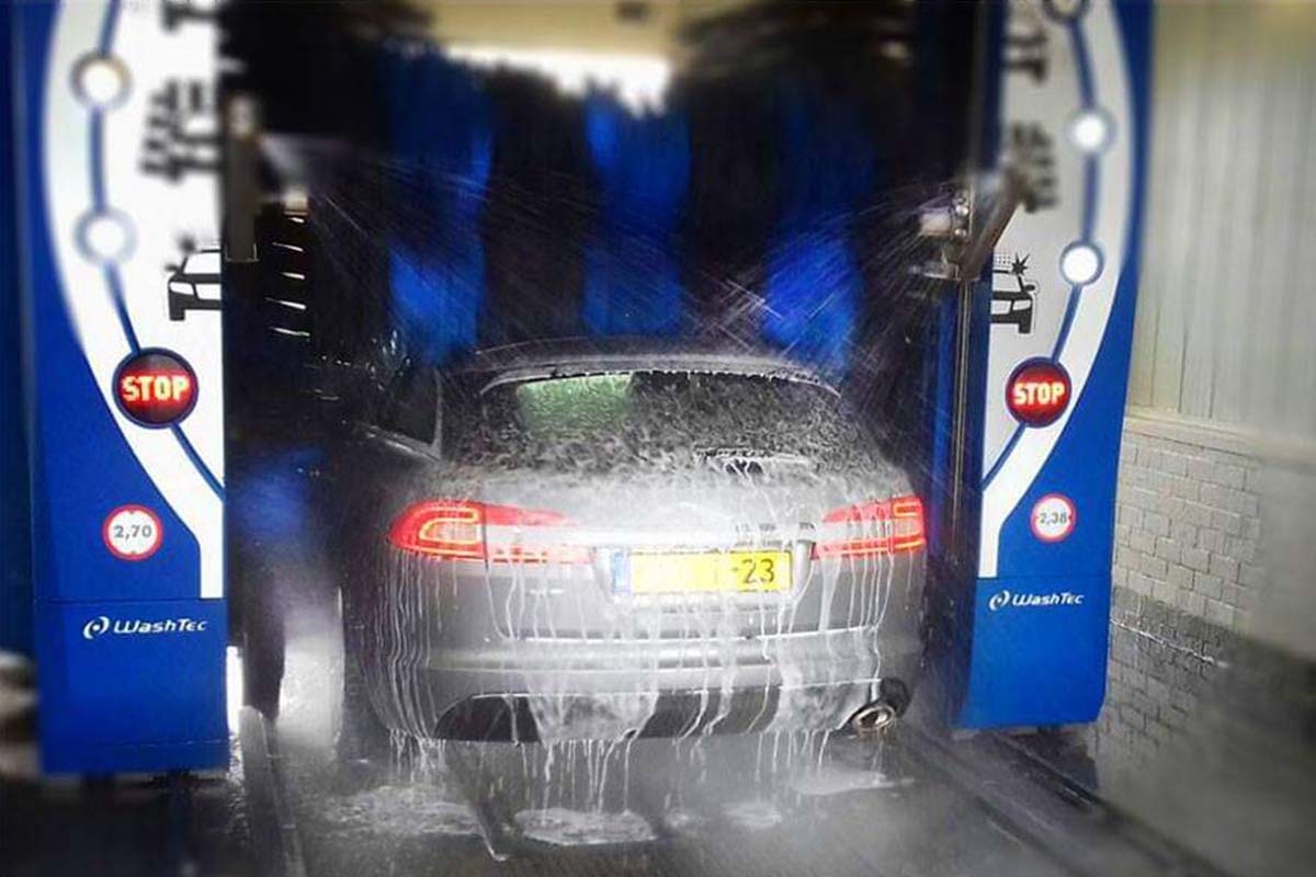 Wasbeurt bij Autowascentrum Dijkstra in Franeker