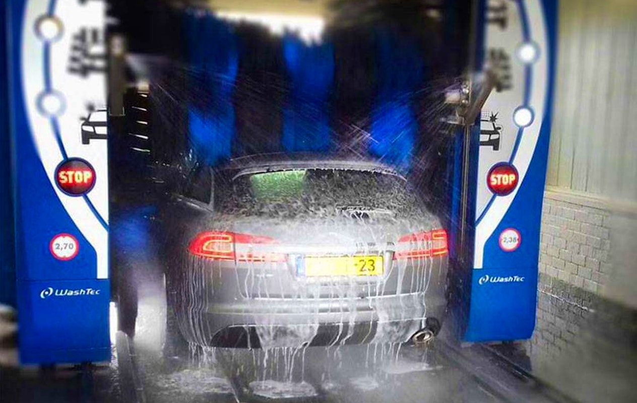 Wasbeurt bij Autowascentrum Dijkstra in Franeker
