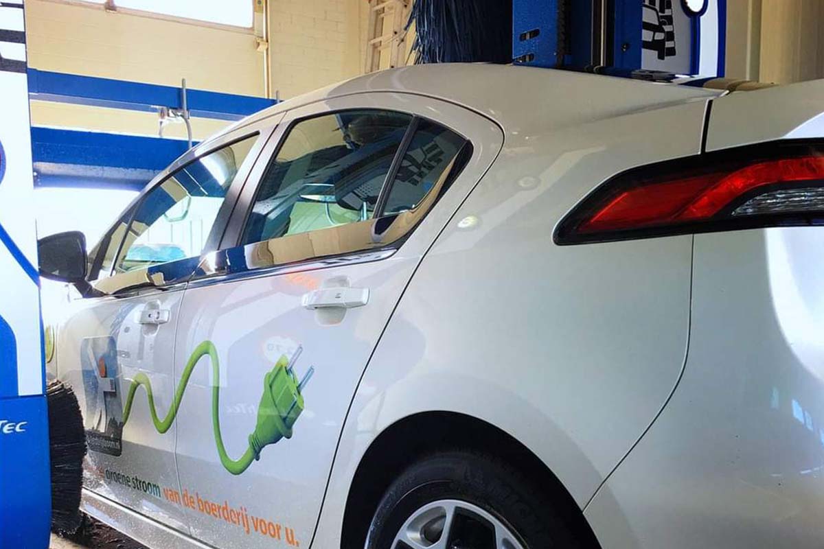 Wasbeurt bij Autowascentrum Dijkstra in Franeker