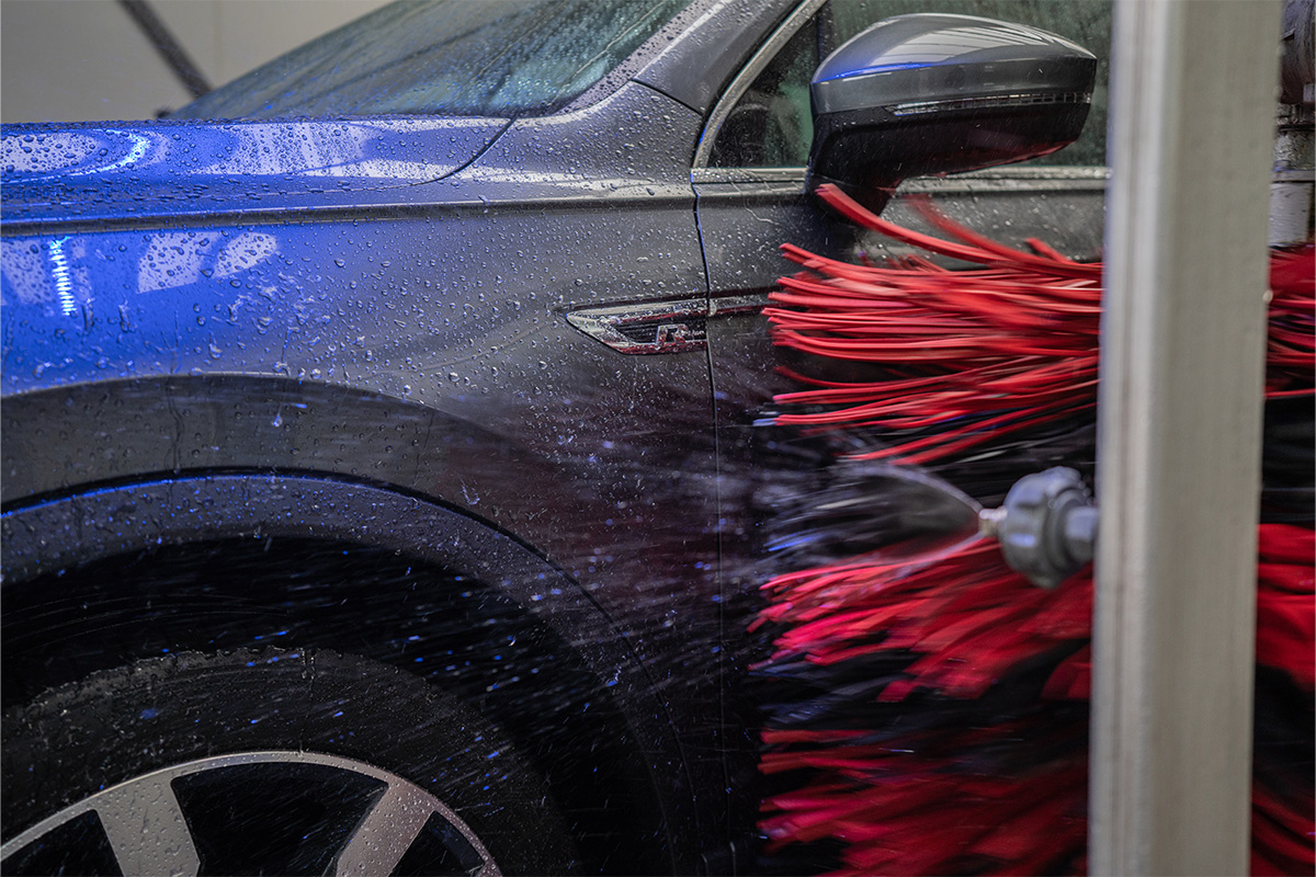 Wasbeurt bij Bubbles Carwash in Nederweert