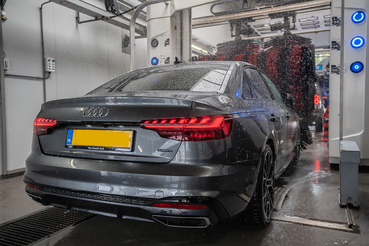 Wasbeurt bij Bubbles Carwash in Nederweert