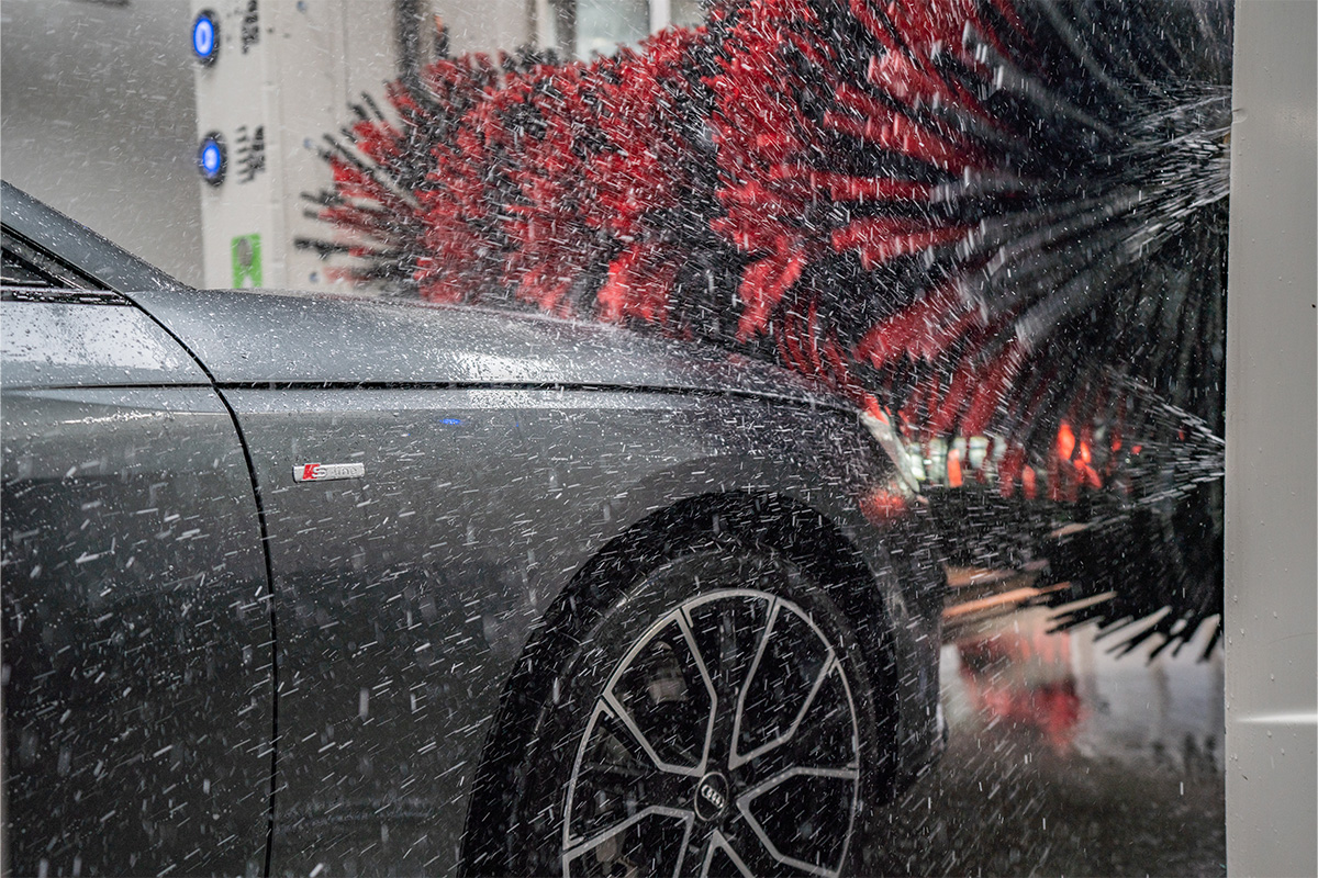 Wasbeurt bij Bubbles Carwash in Nederweert