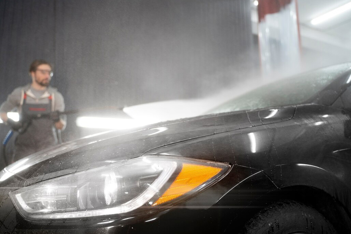 Wasbeurt bij Carwash Gieten