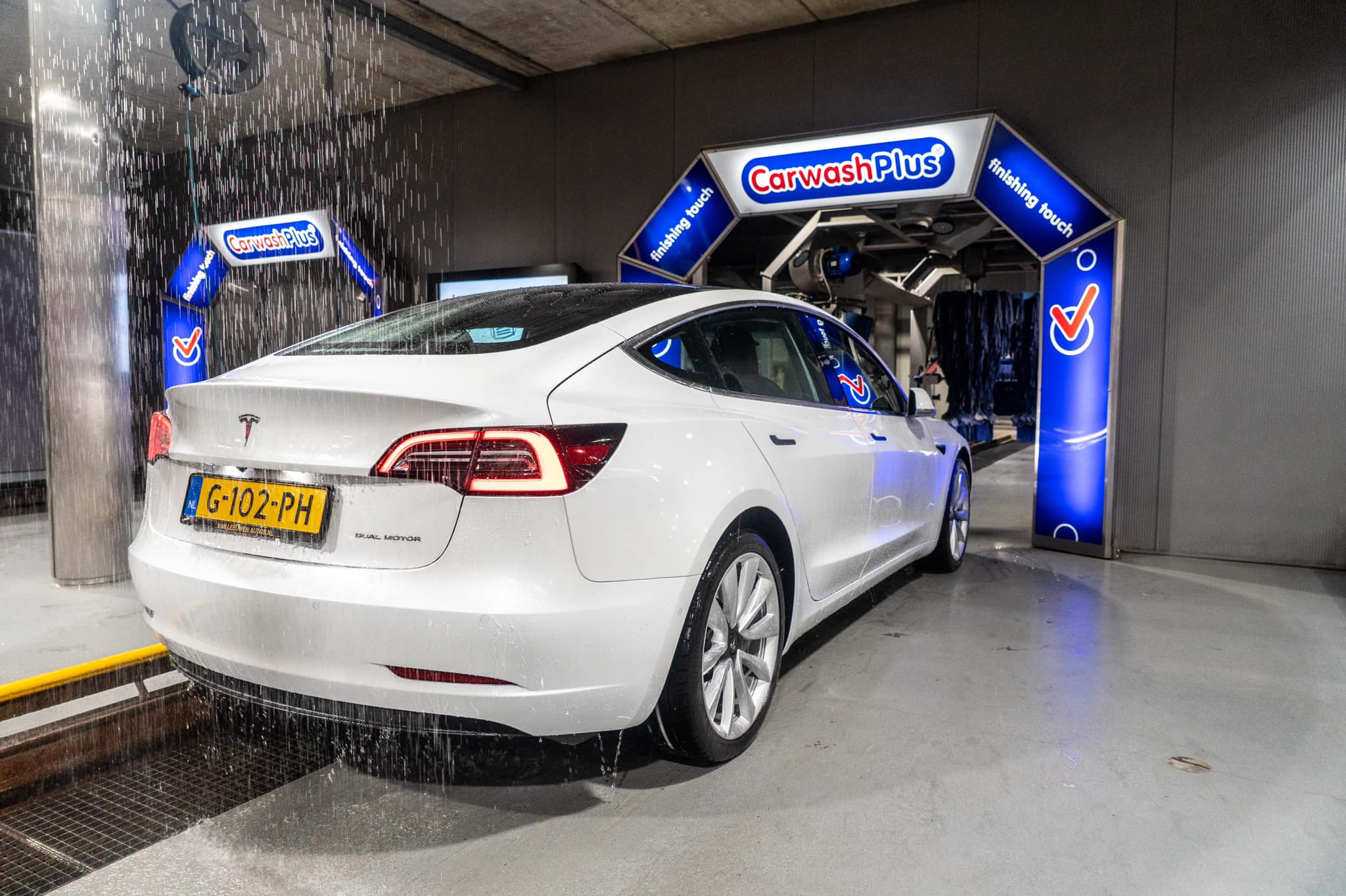 Wasbeurt bij CarwashPlus Haarlem of Purmerend