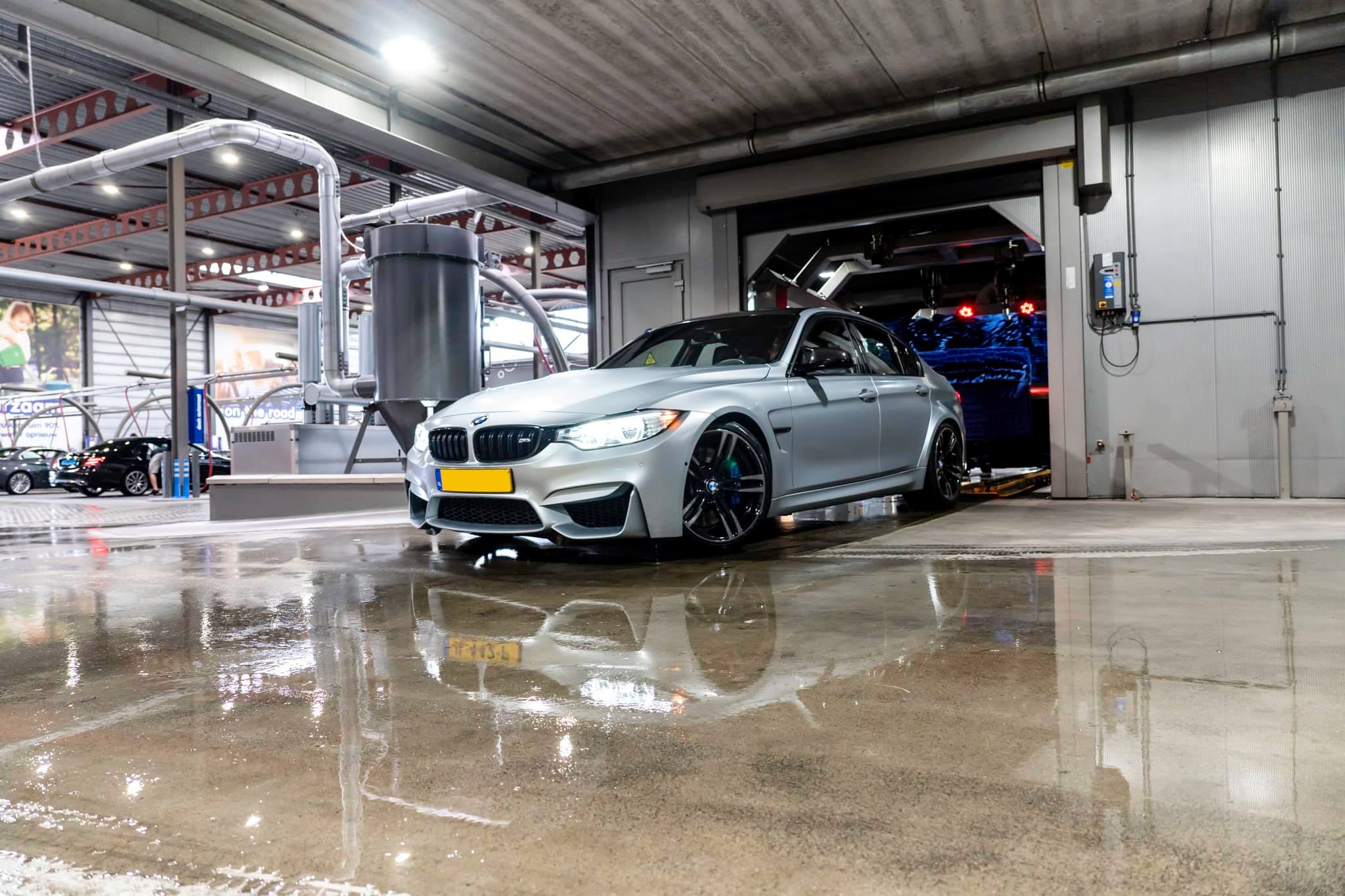 Wasbeurt bij CarwashPlus Haarlem of Purmerend