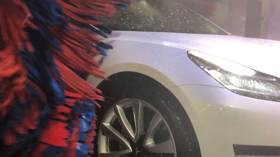 Wasbeurt bij CarwashPlus Haarlem of Purmerend