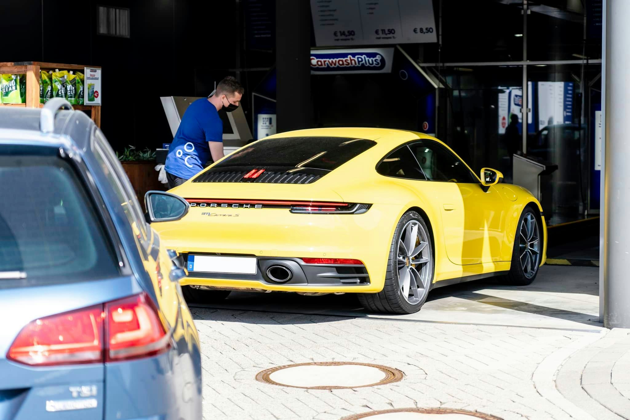 Wasbeurt bij CarwashPlus Haarlem of Purmerend