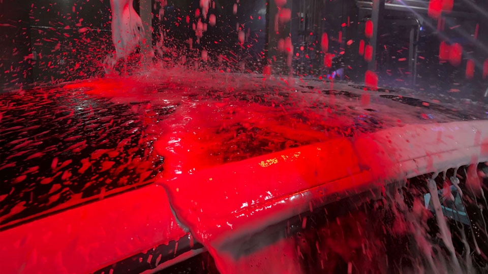 Wasbeurt bij CarwashPlus Haarlem of Purmerend