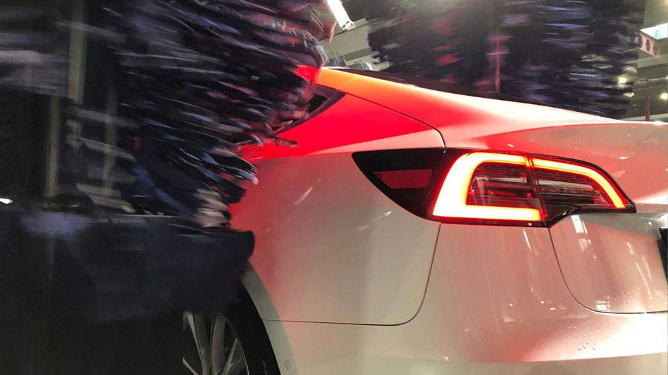 Wasbeurt bij CarwashPlus Haarlem of Purmerend