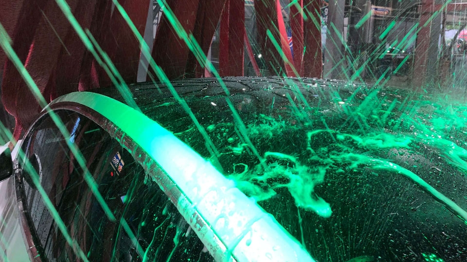 Wasbeurt bij CarwashPlus Haarlem of Purmerend