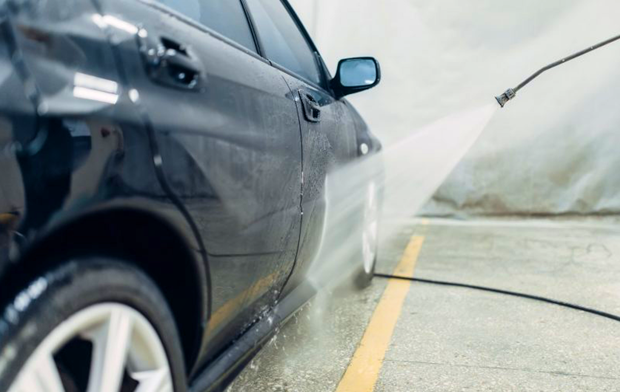 Wasbeurt bij Qualitycars Carwash in Heerhugowaard