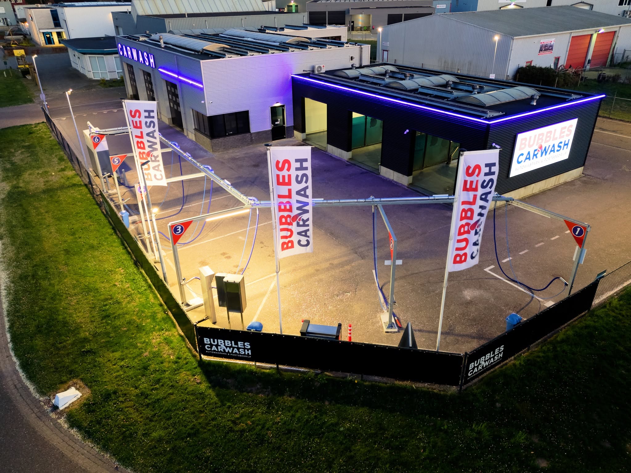 Wasbeurt bij Bubbles Carwash in Nederweert