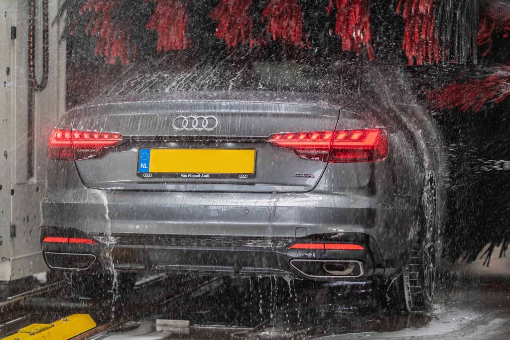 Wasbeurt bij Bubbles Carwash in Nederweert