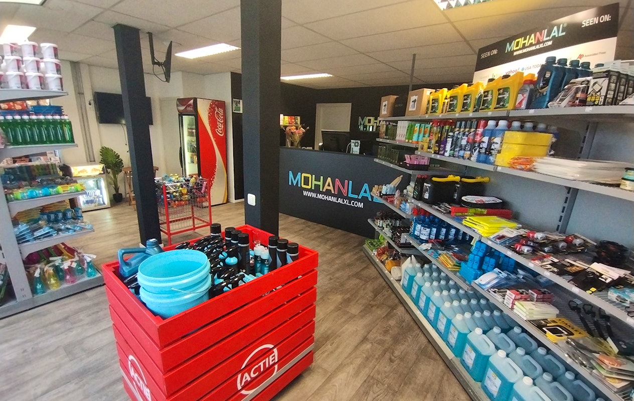 Wasbeurt bij MOHANLAL XL Tankstation Carwash Boxtel