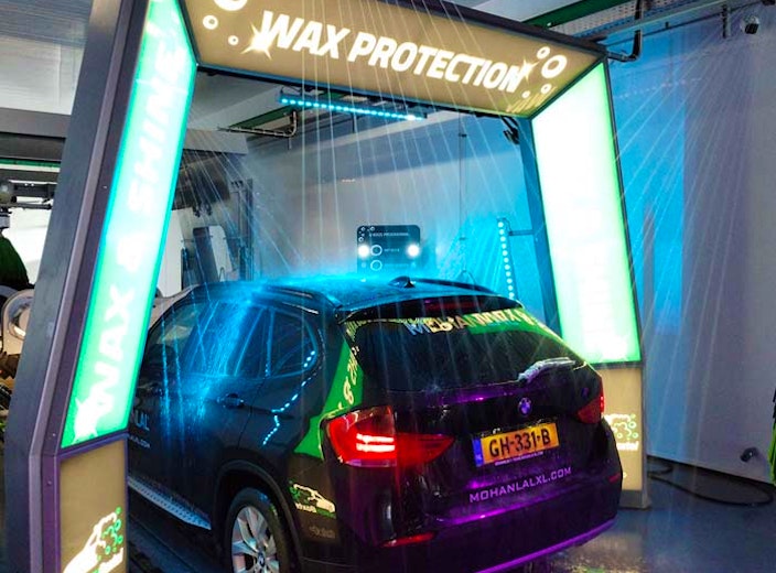 Wasbeurt bij MOHANLAL XL Tankstation Carwash Boxtel