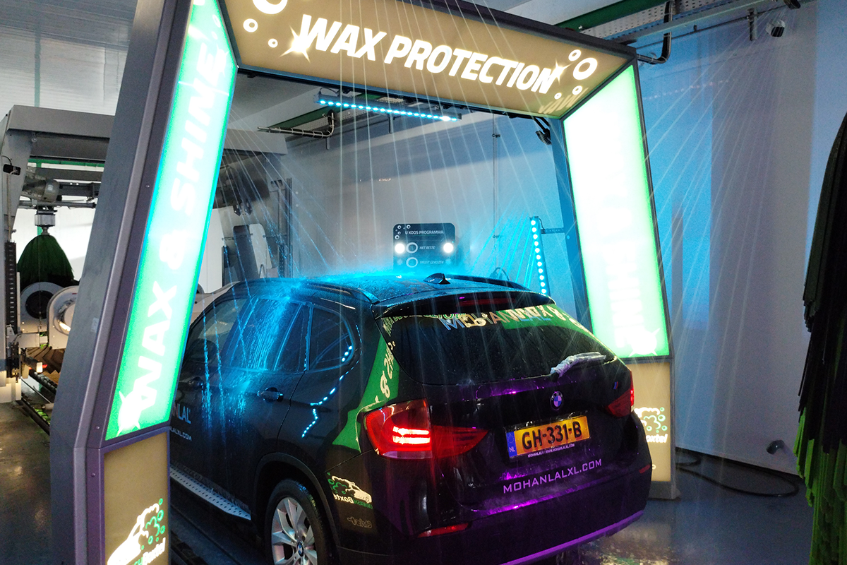 Wasbeurt bij MOHANLAL XL Tankstation Carwash Boxtel