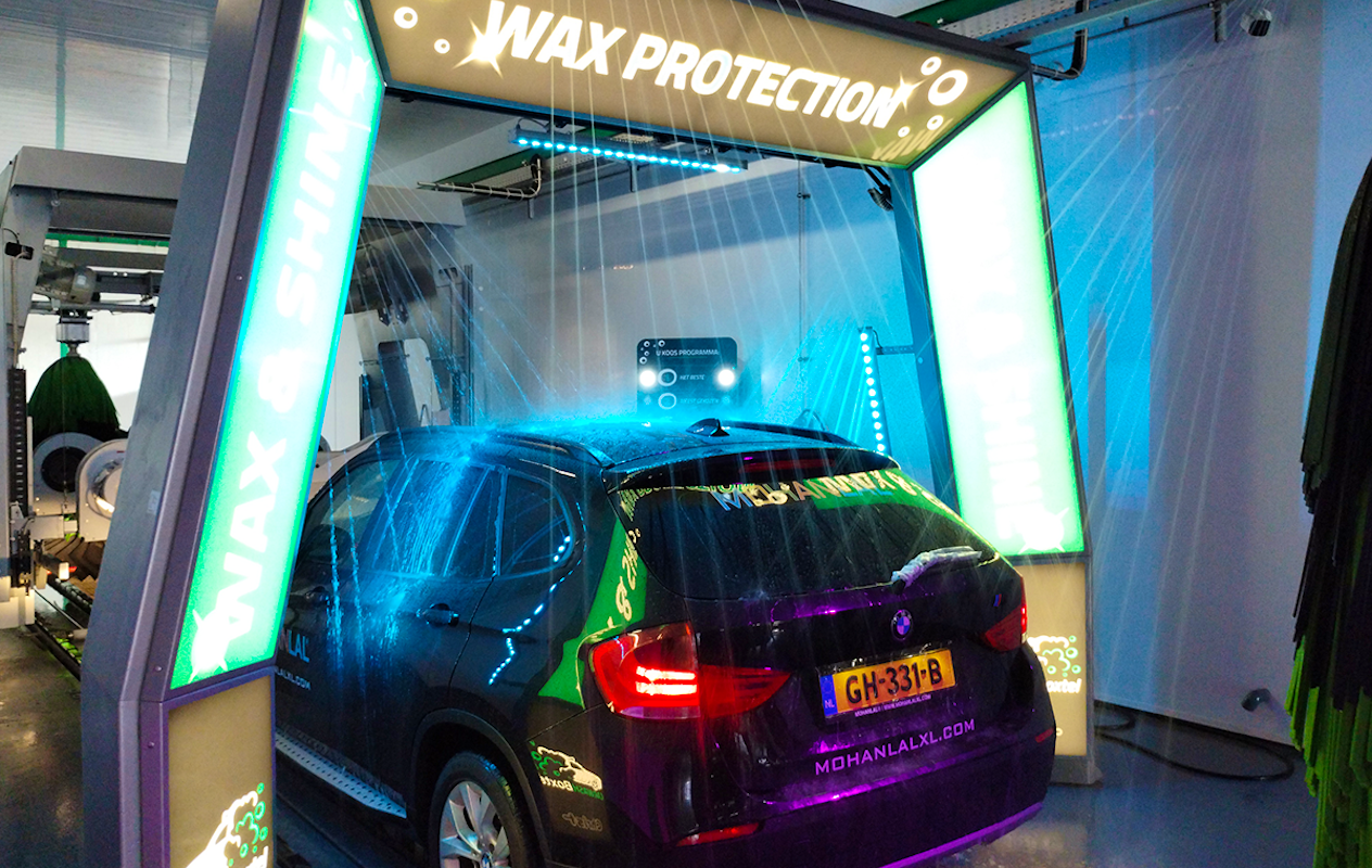 Wasbeurt bij MOHANLAL XL Tankstation Carwash Boxtel