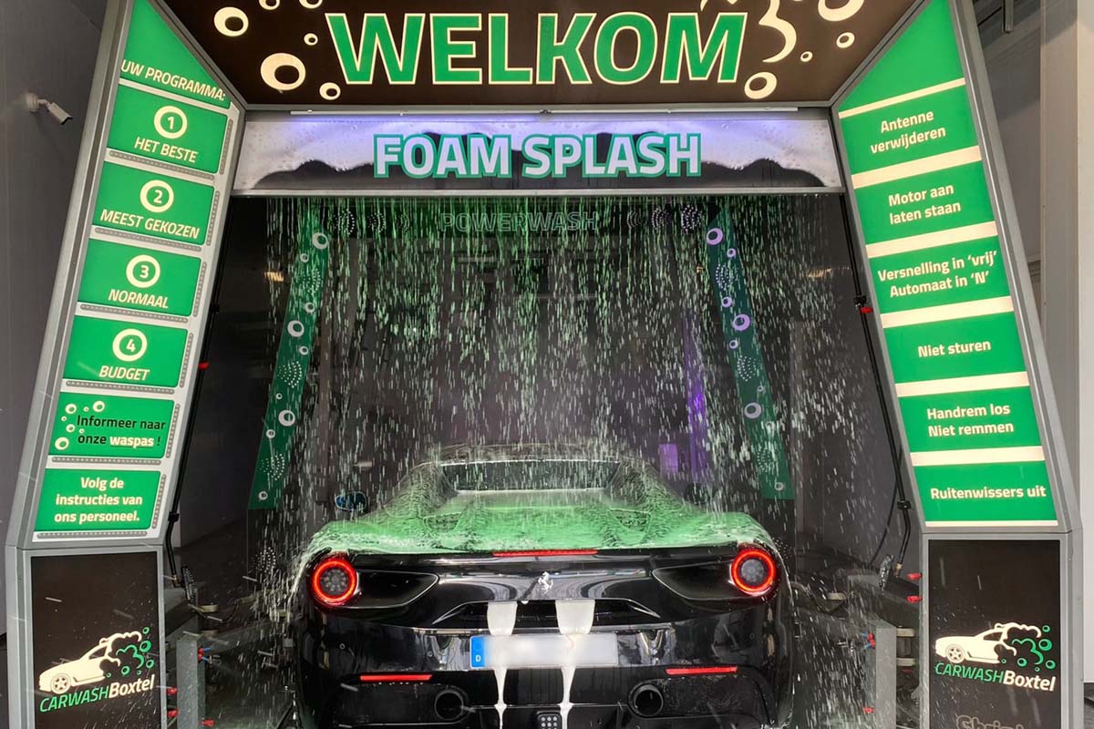 Wasbeurt bij MOHANLAL XL Tankstation Carwash Boxtel