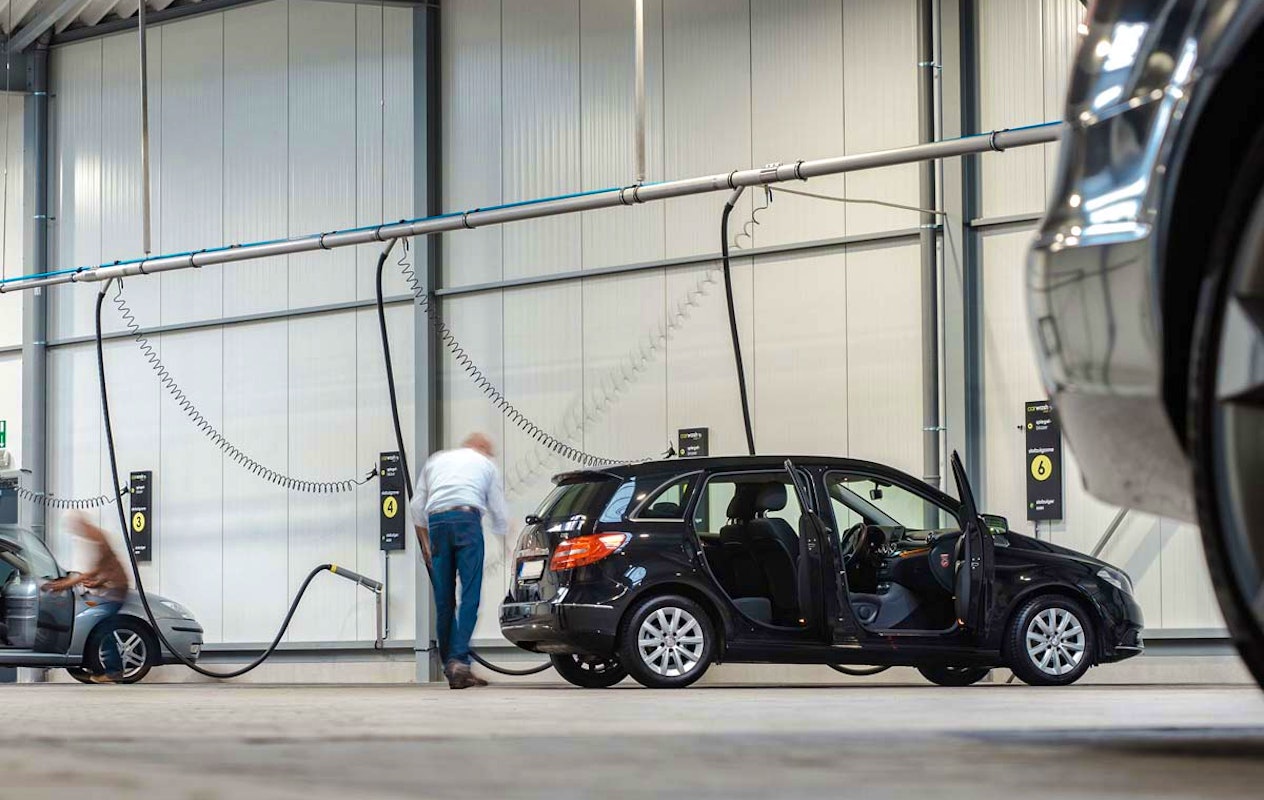 Wasbeurt bij Carwash Club in Bree of Pelt