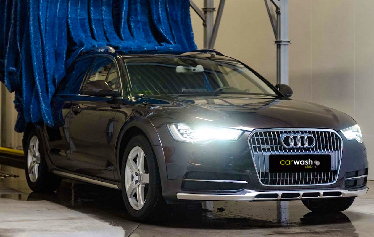 Wasbeurt bij Carwash Club in Bree of Pelt