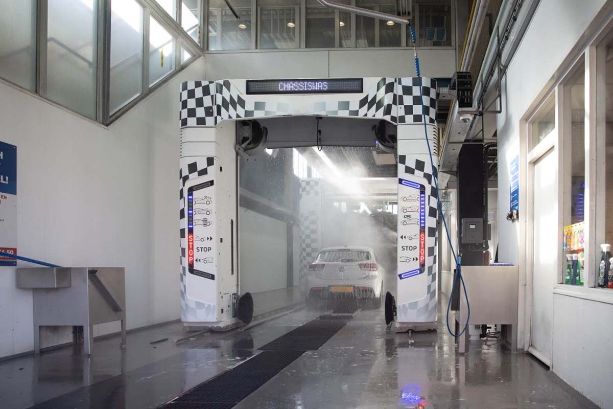 Wasbeurt bij Carwash Factory Roosendaal