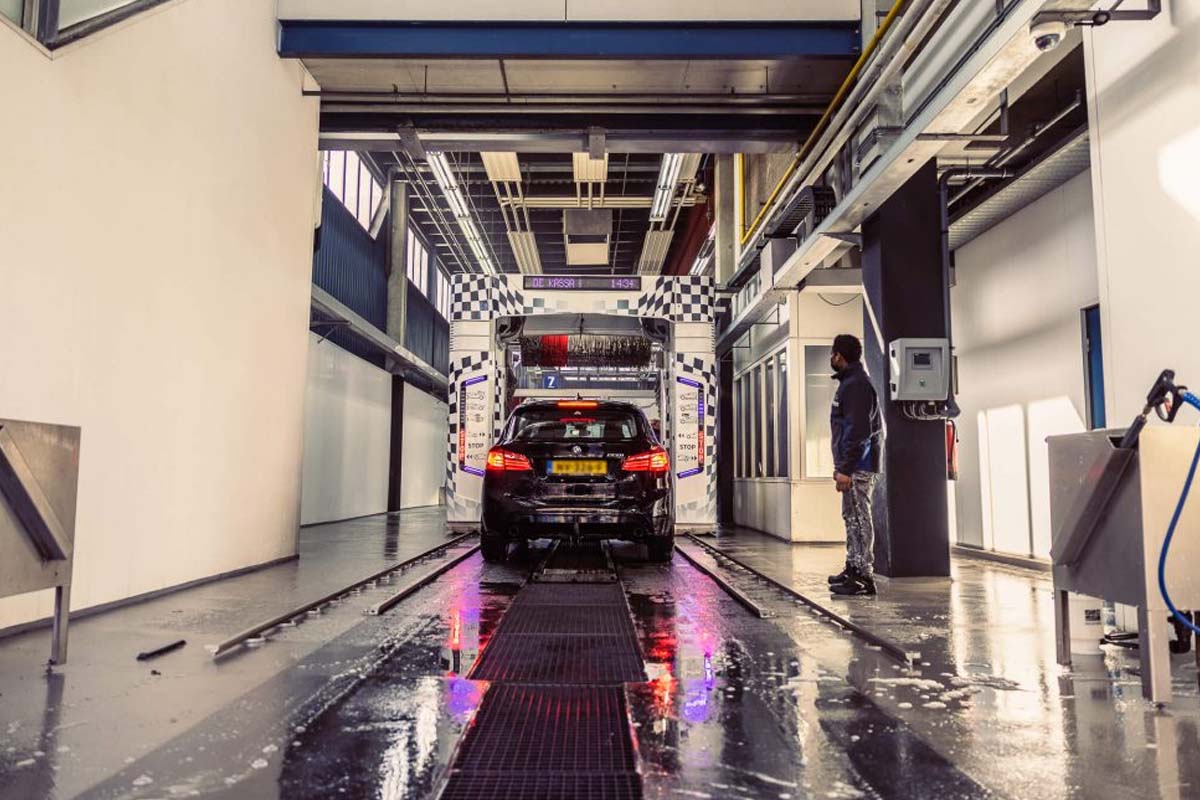 Wasbeurt bij Carwash Factory Roosendaal
