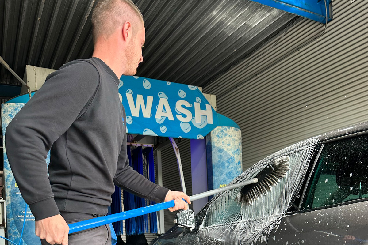 Wasbeurt bij Carwash Goes