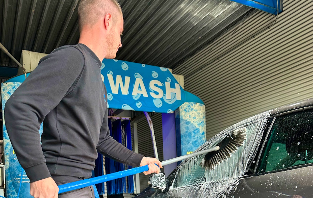 Wasbeurt bij Carwash Goes