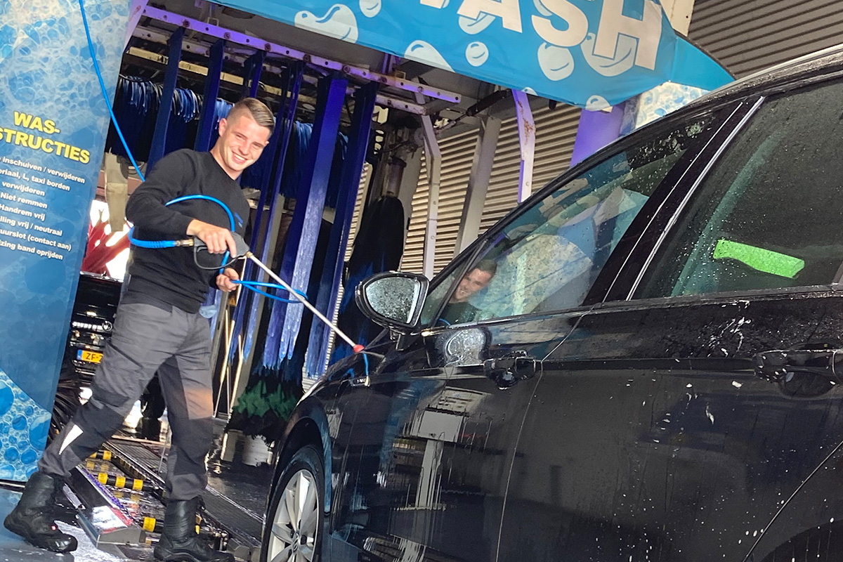 Wasbeurt bij Carwash Goes